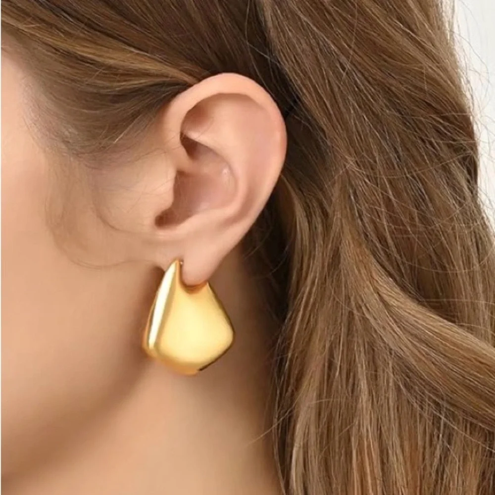 Fin Gold Hoop Earrings